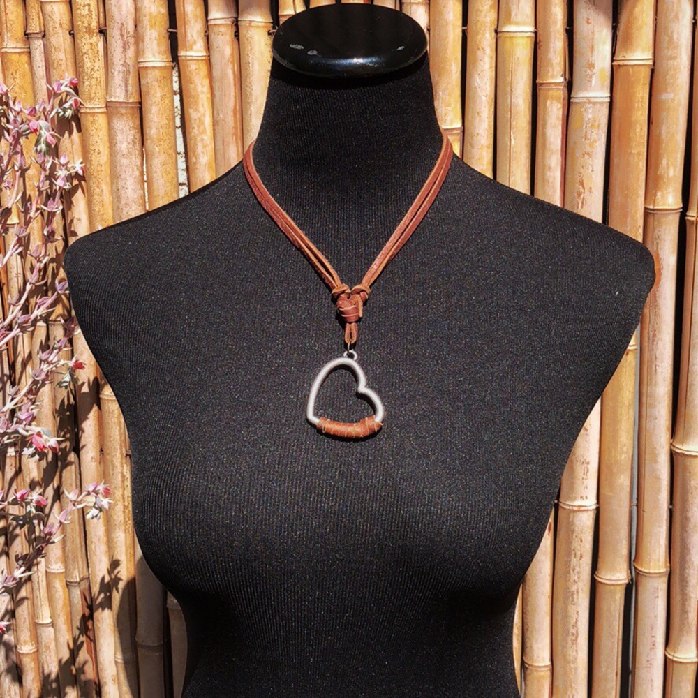 NEW Silver Heart & Tan Leather Adjustable Necklace - Picture 4 of 8